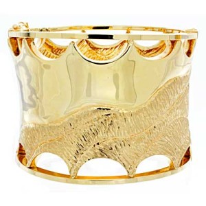 Goldara, 18K Ocean Wave Bangle