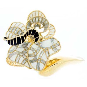 Goldara, 18K Venetian Flower Bypass Bangle